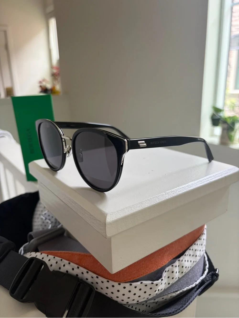 Bottega Veneta Black Round-Edge Sunglasses